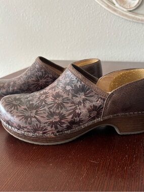 Dansko Women’s Brenna Brown Floral Leather Professional Clogs EU 38 US 7.5-8